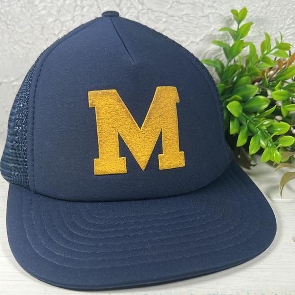 University of Michigan VTG Style Distressed logo Michigan Trucker Style Hat - Picture 10 of 10